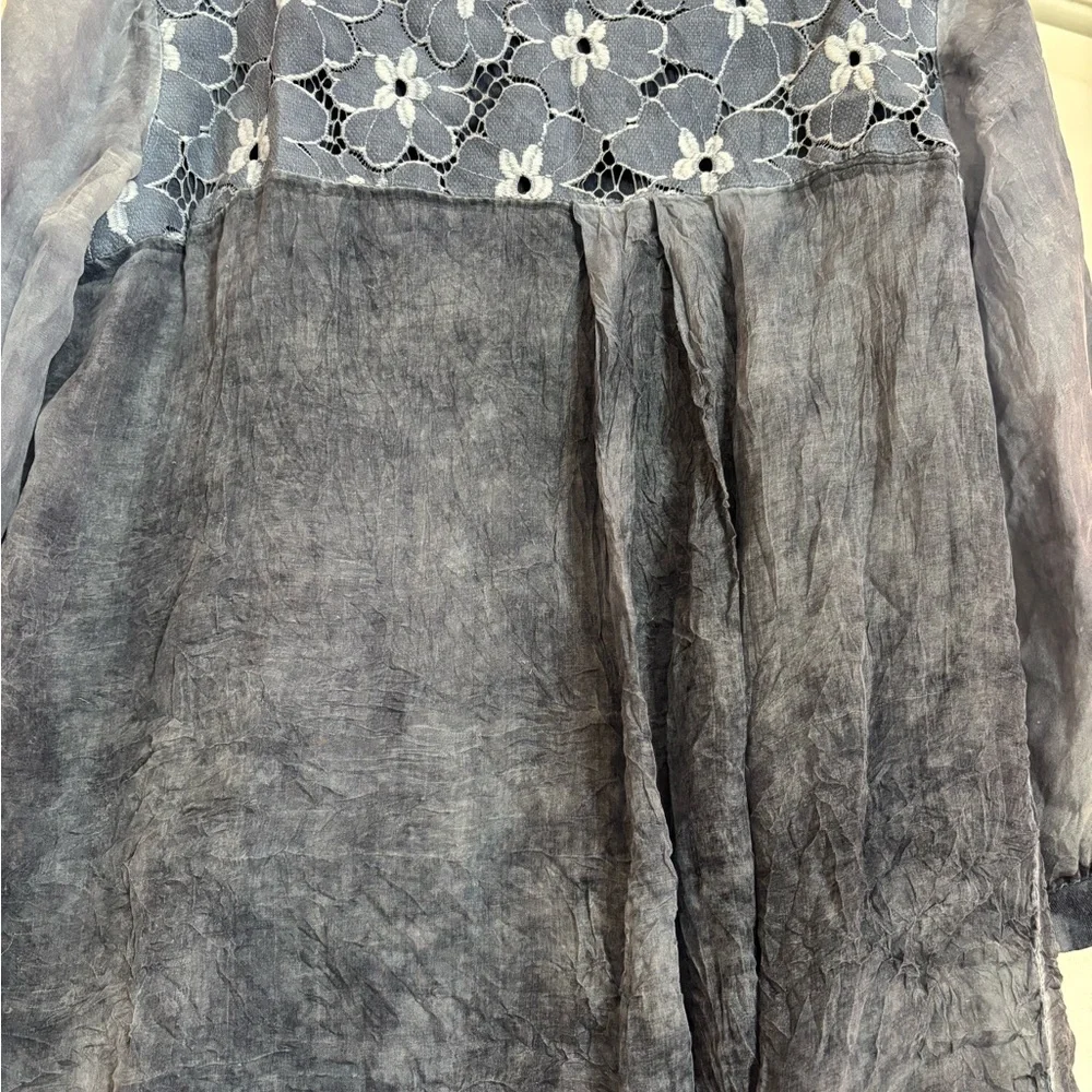 AMANTI Made In Italy Elegant Blue Silk Women's Top. Size Small. - Picture 3 of 6